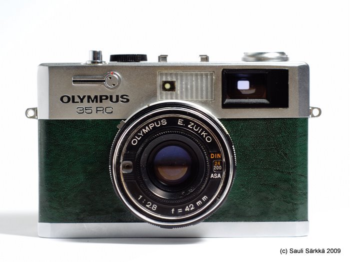 DSC_9251b.jpg - Olympus 35 RC in deep green leatherette