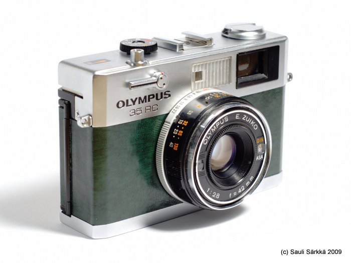 DSC_9257b.jpg - Olympus 35 RC in deep green leatherette