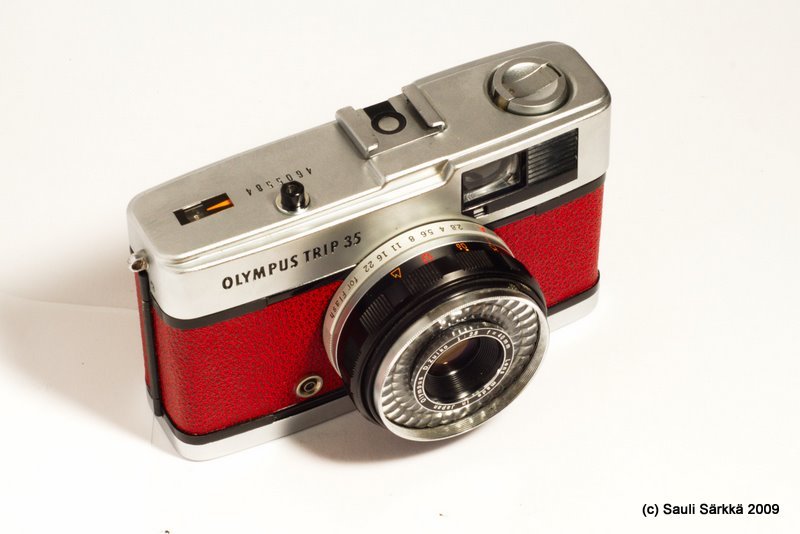 DSC_0633b.jpg - Olympus Trip 35 in red leatherette
