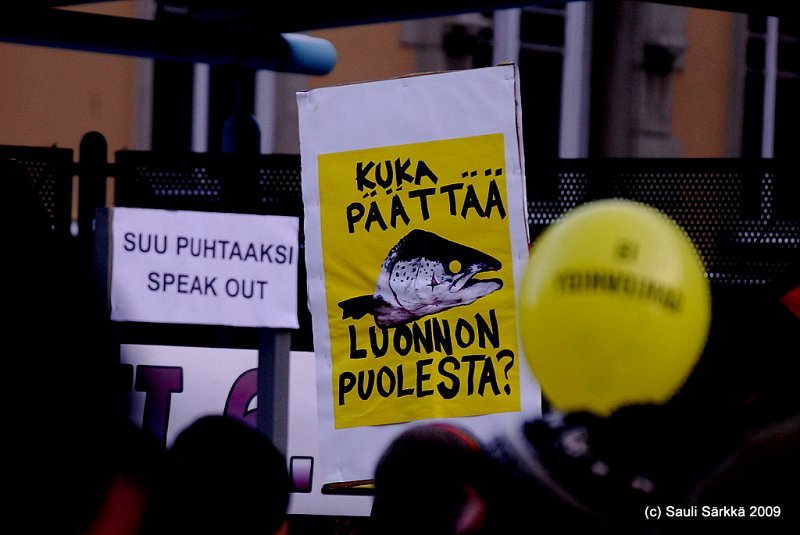 DSC_7539.JPG - 24.1.2009 Oulu, Finland: A really against nuclear power.